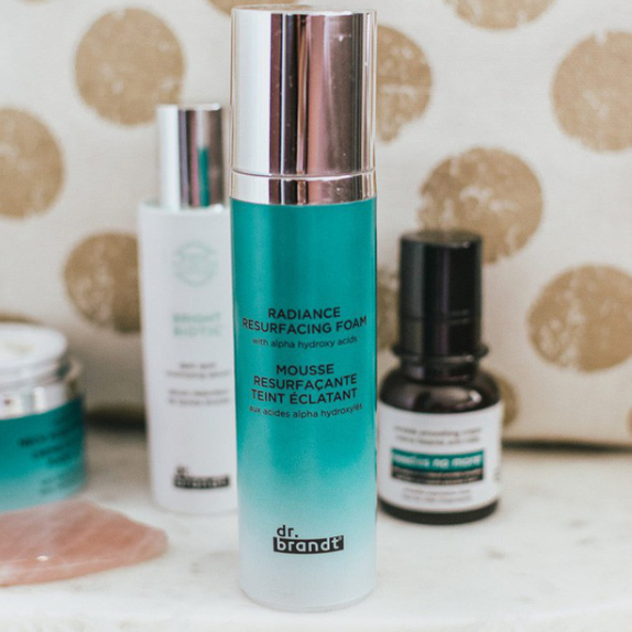 Review tẩy da chết cho da nhạy cảm Dr.Brandt Skincare Radiance Resurfacing Foam