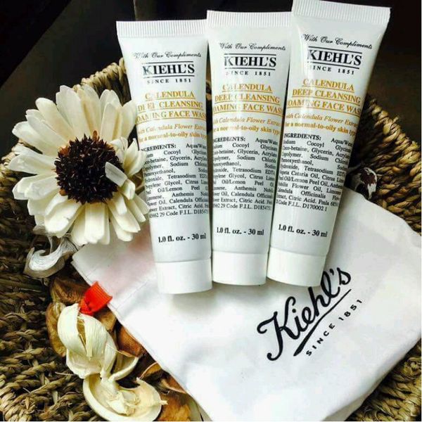 Sữa rửa mặt hoa cúc Kiehl’s có độ pH tương đối thấp