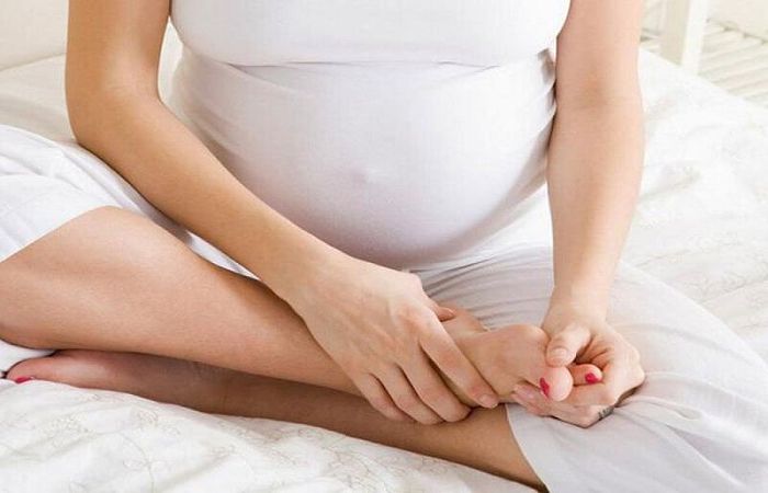 Phù chân là hiện tượng bình thường trong quá trình mang thai