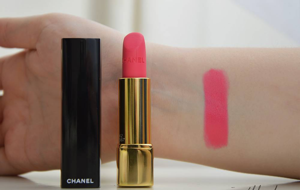 Chanel Rouge Allure Velvet màu 42 L'eclatante