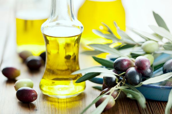  Dầu olive là nguyên liệu dưỡng da toàn thân 