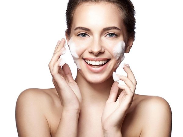 các loại sữa rửa mặt kiềm dầu