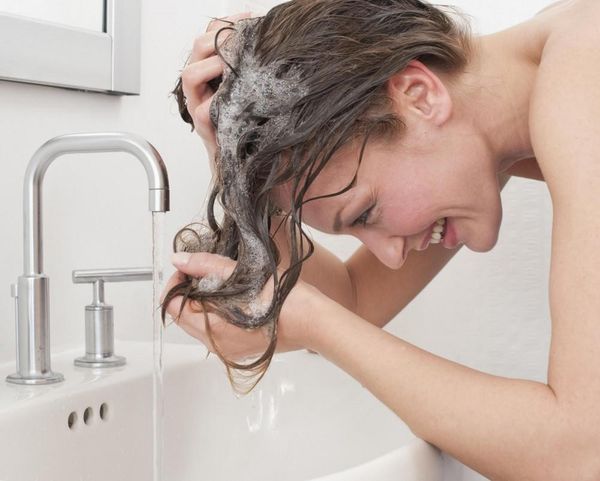 gội đầu từ 2 đến 3 lần trên 1 tuần