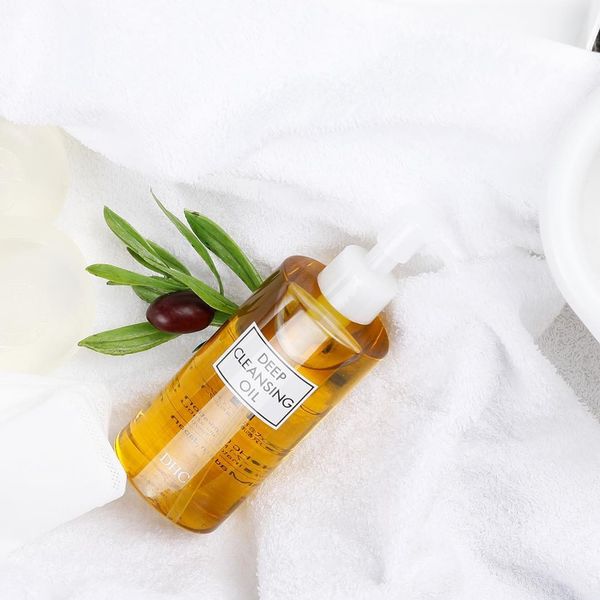 DHC Deep Cleansing Oil