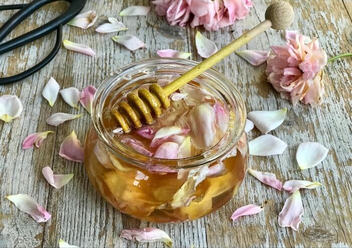 Mặt nạ mật ong và tinh dầu hoa hồng