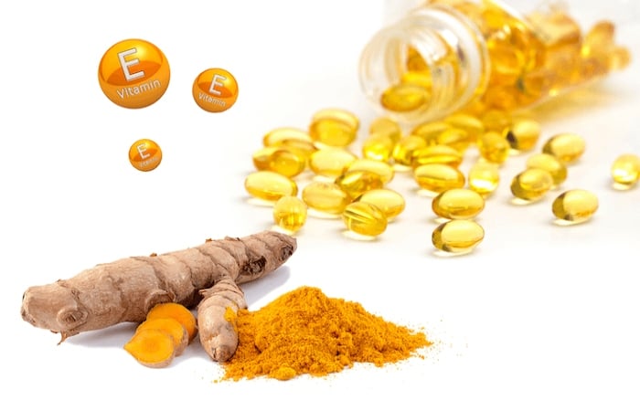 Mặt nạ vitamin E và bột nghệ giúp làm sạch lỗ chân lông