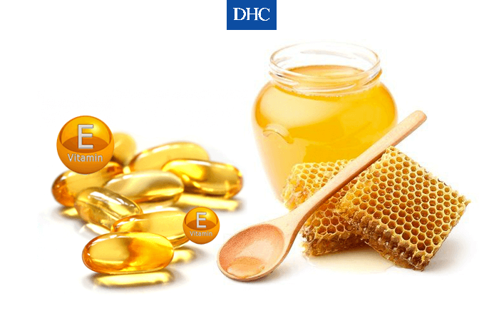 Mật ong và vitamin E dưỡng môi hồng hào, khỏe mạnh
