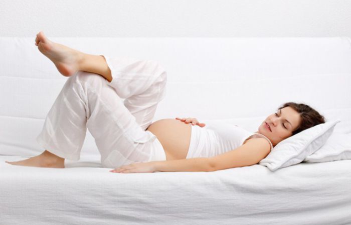 Mang thai là một trong những nguyên nhân gây nên tình trạng phù chân