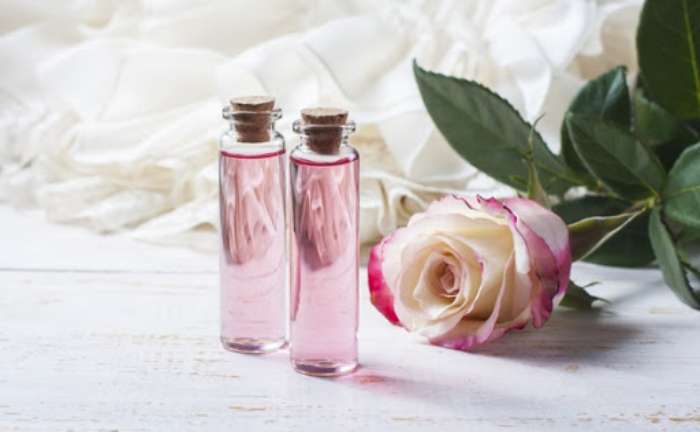  toner và nước hoa hồng 