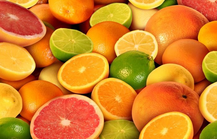 DHC VC Lotion sở hữu 4 loại dẫn xuất vitamin C từ vỏ cam quýt, vỏ chanh, cây tầm ma và quả mận.