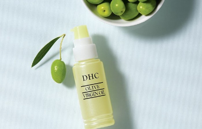 Dầu olive dưỡng ẩm và điều tiết lượng dầu trên da