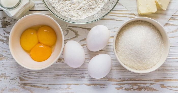 Trứng và đường vừa làm sạch da chết vừa dưỡng da thêm căng bóng