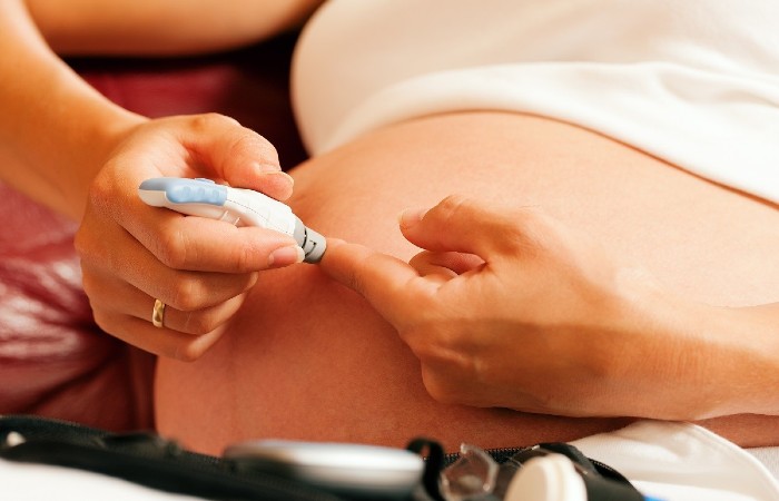 Ở giai đoạn đầu, thai phụ luôn được tầm soát để kiểm tra sức khỏe