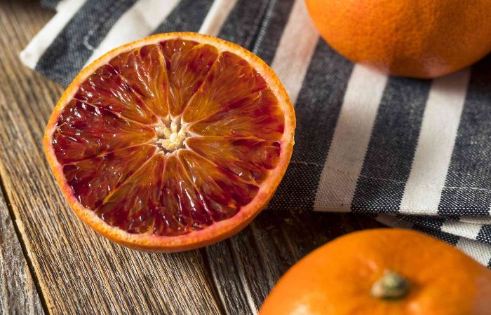 Bột chiết xuất cam đỏ trong viên uống chứa hàm lượng vitamin C dồi dào