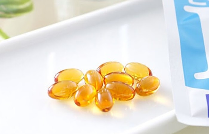 Viên uống vitamin E DHC có dạng viên nang mềm màu vàng