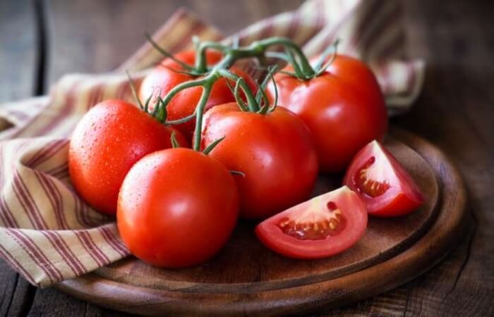 Vitamin nhóm B và C trong cà chua có khả năng làm sáng da