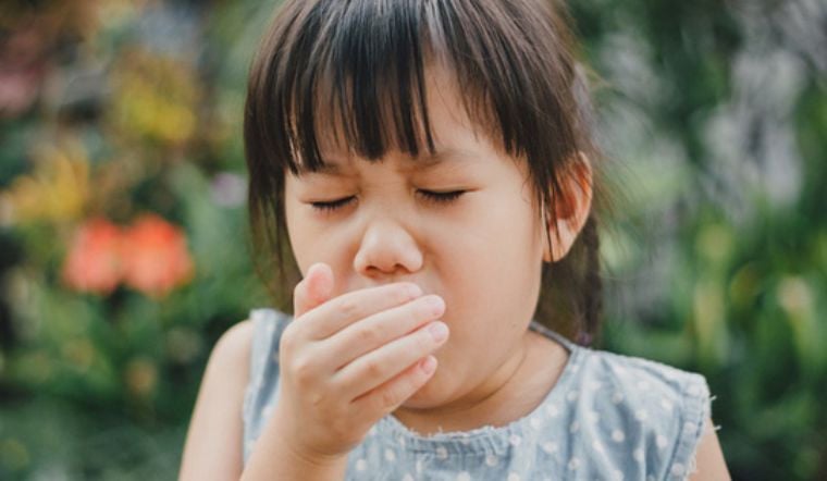 Viêm tai giữa có gây ho không?
