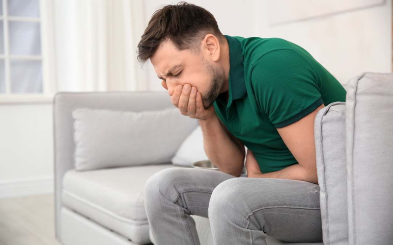 Viêm tai giữa có gây nôn không?