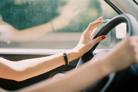 Những thói quen xấu khi lái xe của phụ nữ dễ gây ra tai nạn