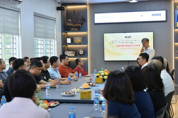 Chủ tịch Hệ thống phụ tùng ô tô chính hãng 𝐌𝐀𝐒𝐓- ông Hồ Khắc Hùng phát biểu tại sự kiện