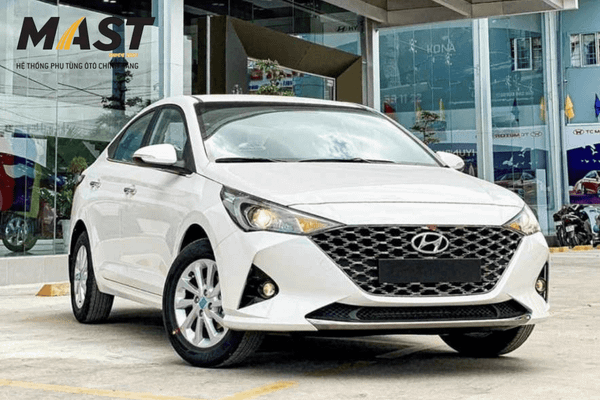 Kiểm tra đèn pha trước ô tô khi mua Hyundai Accent cũ
