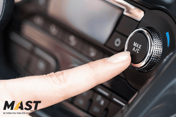 Kiểm tra hiệu suất dàn lạnh&nbsp;là một việc nên làm khi bảo dưỡng điều hoà