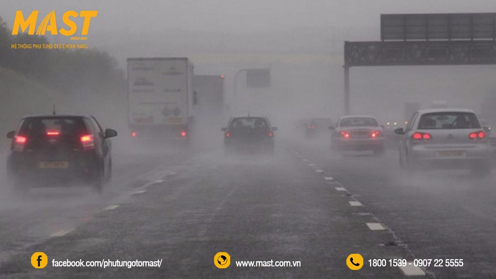 lái xe đường trơn