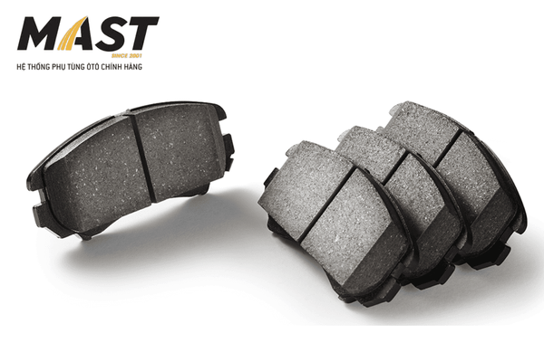 Má phanh ô tô chế tạo từ chất liệu gì?