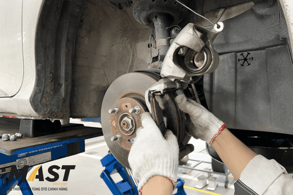 Mẹo tiết kiệm chi phí khi thay má phanh ô tô