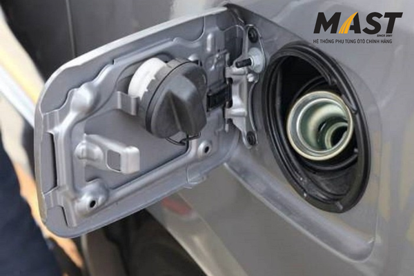 Chức năng của nắp bình xăng ô tô là ngăn chặn sự rò rỉ nhiên liệu