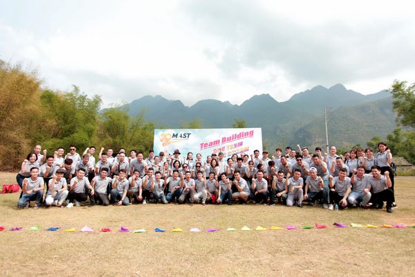 MAST bung lụa sinh nhật 20 năm - Mai Châu Team Building rực lửa