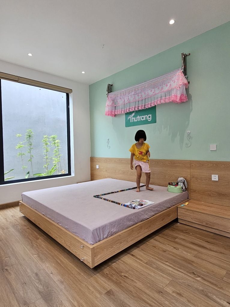 màn xếp gọn có cửa
