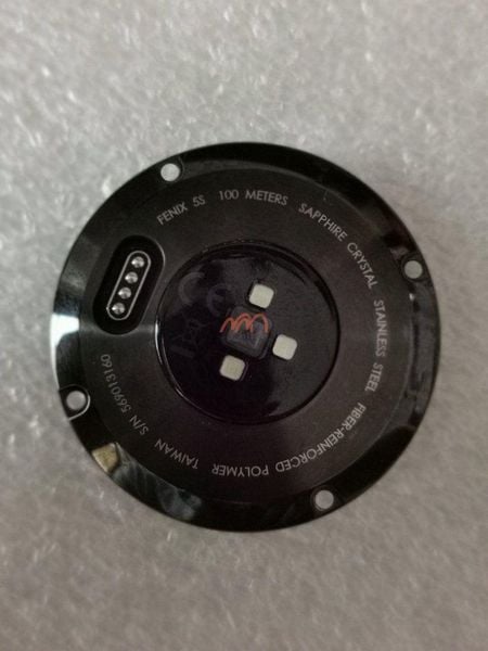 thay-chan-sac-dong-ho-garmin-fenix-5s-4