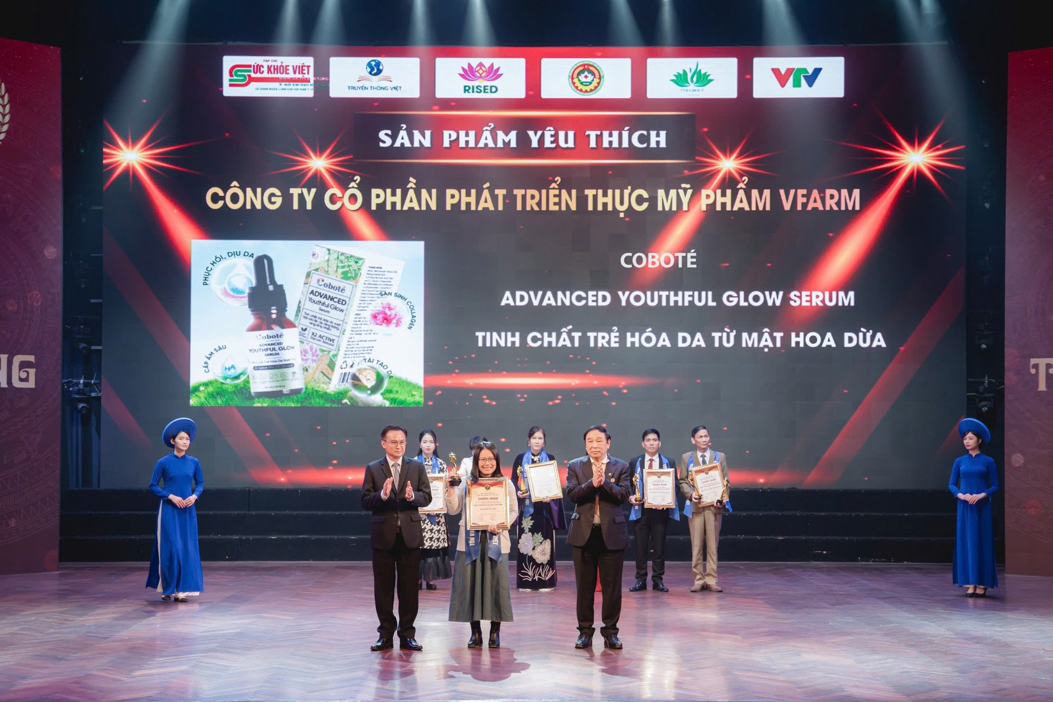 Coboté Vinh dự nhận Giải 