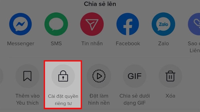 Chọn Cài đặt quyền riêng tư để mở bình luận trên video TikTok