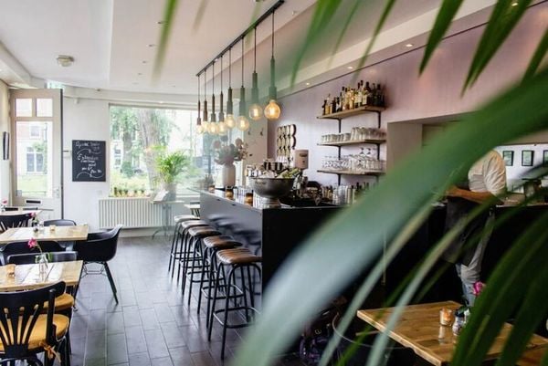 Thiết kế không gian xanh - sạch - đẹp cho quán ăn healthy