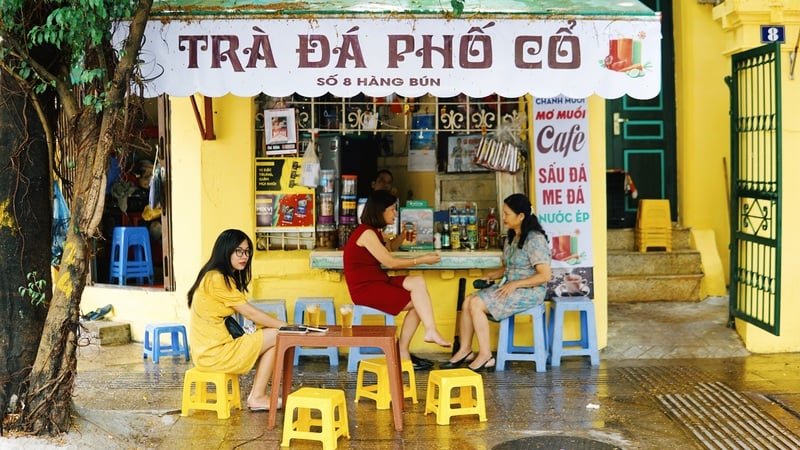 Những quán trà đá vỉa hè không thể thiếu và trở thành nét đặc trưng trong cuộc sống người dân Việt Nam