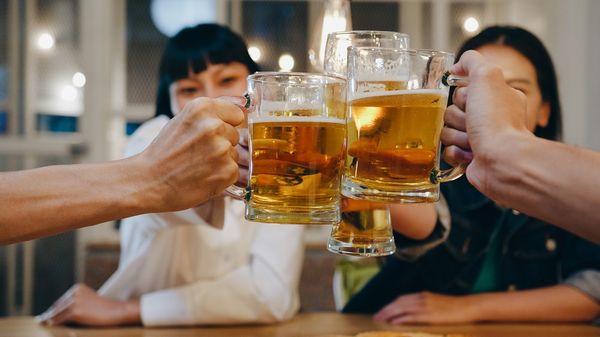 Bỏ 500 triệu mở quán bia sau 1 năm phải giải tán vội