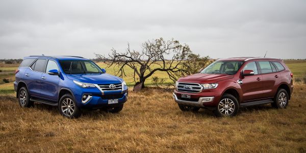 Nên chọn Ford Everest 2017 hay Toyota Fortuner 2017 ?