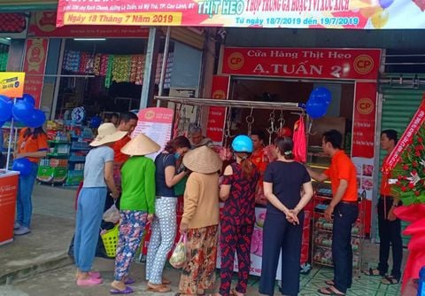 Người dân miền Tây hào hứng với thịt heo sạch PorkShop 2