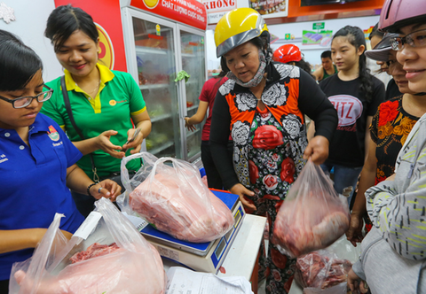 Người Sài Gòn tiêu thụ hơn 30 tấn thịt heo để hỗ trợ hộ chăn nuôi trong chương trình Porkpork.vn