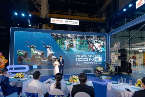 HONDA VIỆT NAM XUẤT XƯỞNG CHIẾC XE GẮN MÁY ĐIỆN ICON e: ĐẦU TIÊN - CÔNG NGHỆ XANH - ĐỒNG HÀNH CÙNG TƯƠNG LAI BỀN VỮNG
