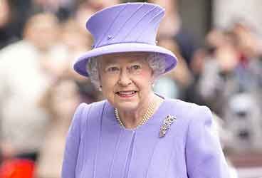 90 năm phong cách thời trang của Nữ hoàng Elizabeth II