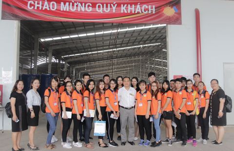 Đón tiếp sinh viên trường Đại học HUTECH đến tham quan khu Nhà máy của Tập đoàn Tân Á Đại Thành.