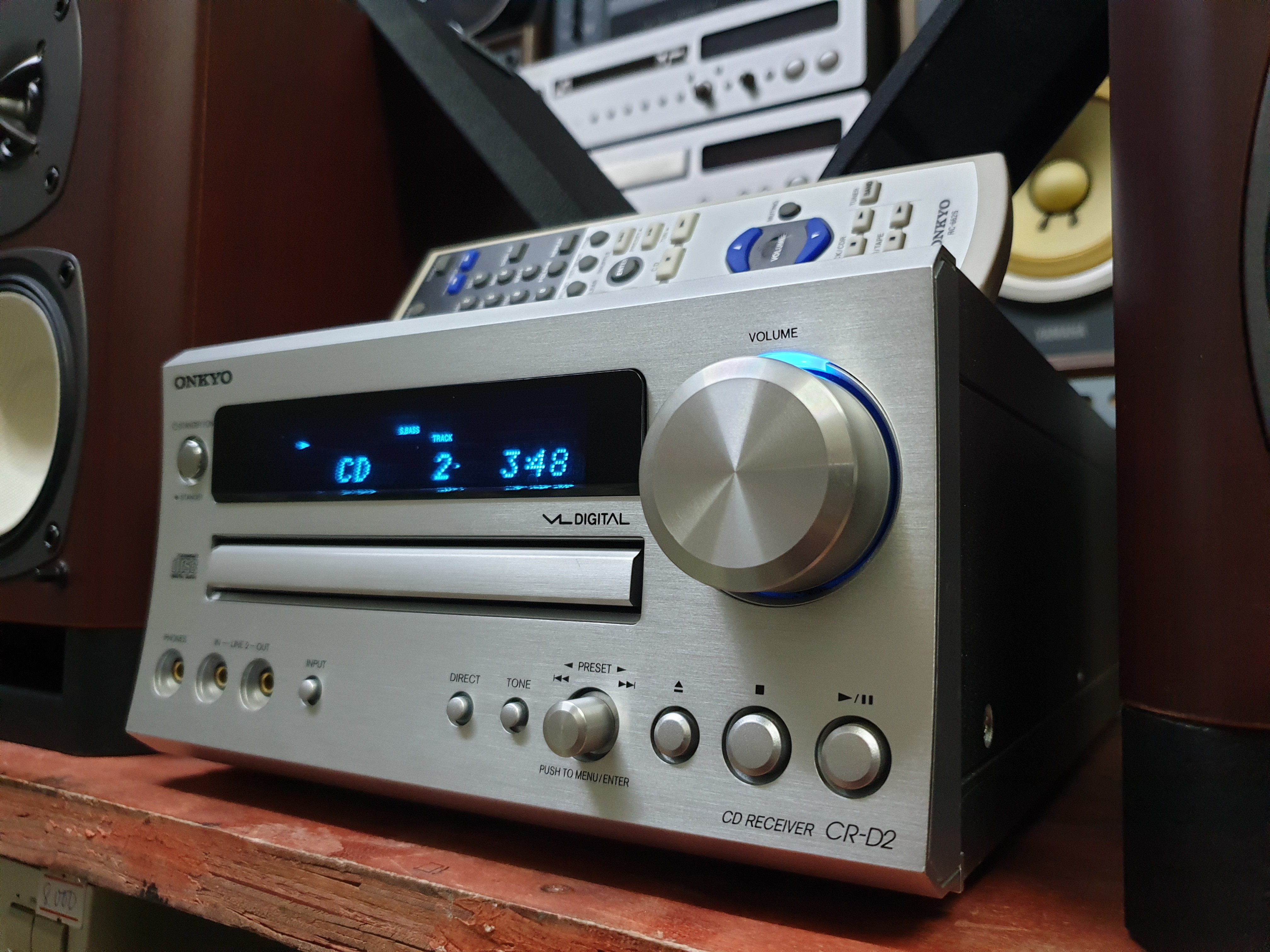 繊細さとダイナミック感の融合...ONKYO CD Reeiver CR-D2-