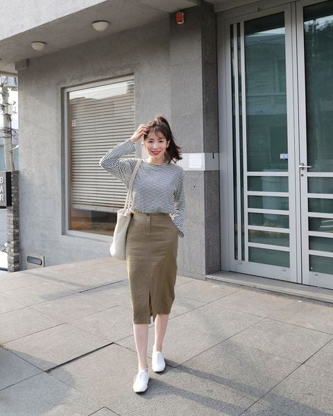 Chân váy bút chì màu trắng xẻ sau dài 68cm hàng chuẩn hàng công sở cao cấp  chất co giãn | Shopee Việt Nam