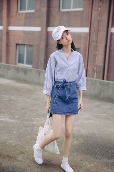 Top 10 Kiểu mix đồ giày thể thao với váy hợp mốt nhất cho phái đẹp -  toplist.vn