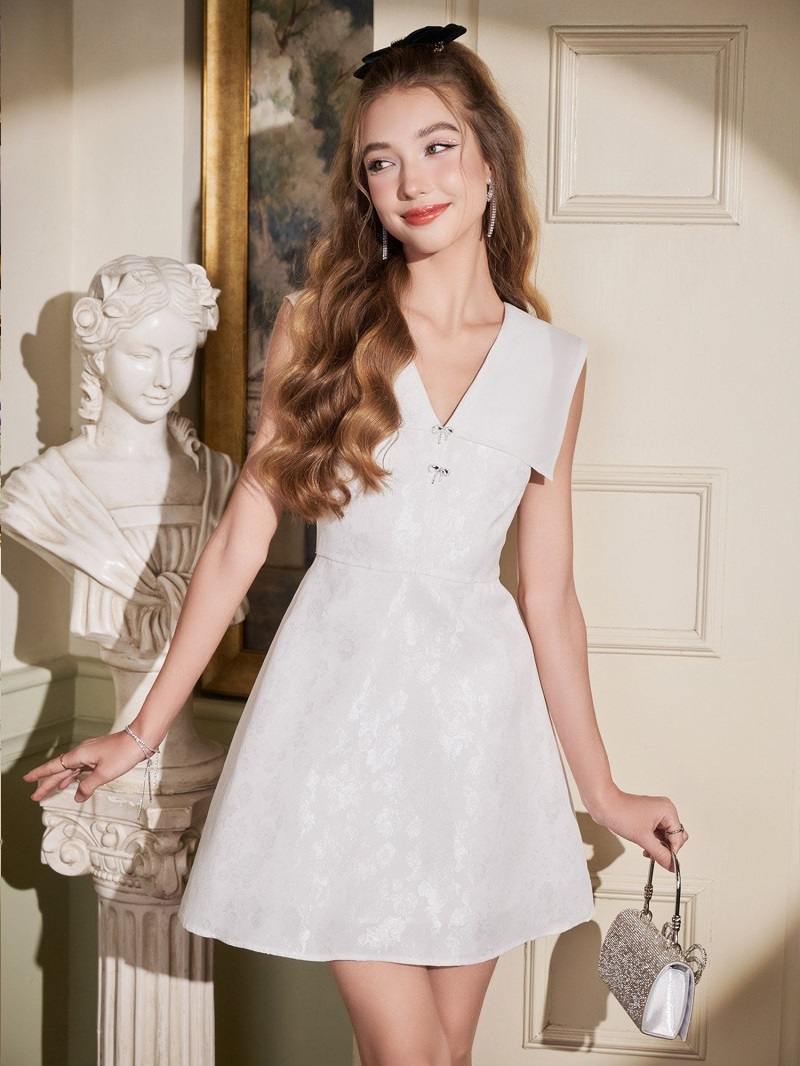 Mua Đầm dạo phố dáng xòe màu trắng dễ thương Laverna Dress | Tiki