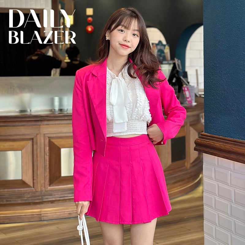 Real Clothes - Mỗi ngày một đầm mới. Màu hồng cánh sen đẹp... | Facebook