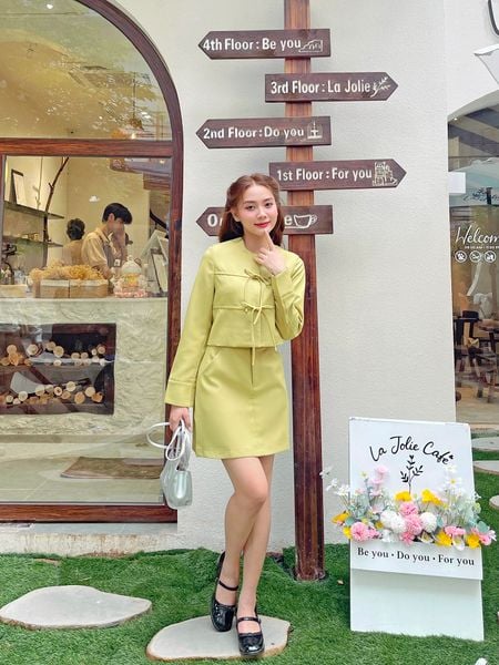 Áo dài truyền thống thiết kế họa tiết hoa lá màu vàng + xanh cốm đính hạt  phía trên, đơn giản lịch sự | Shopee Việt Nam